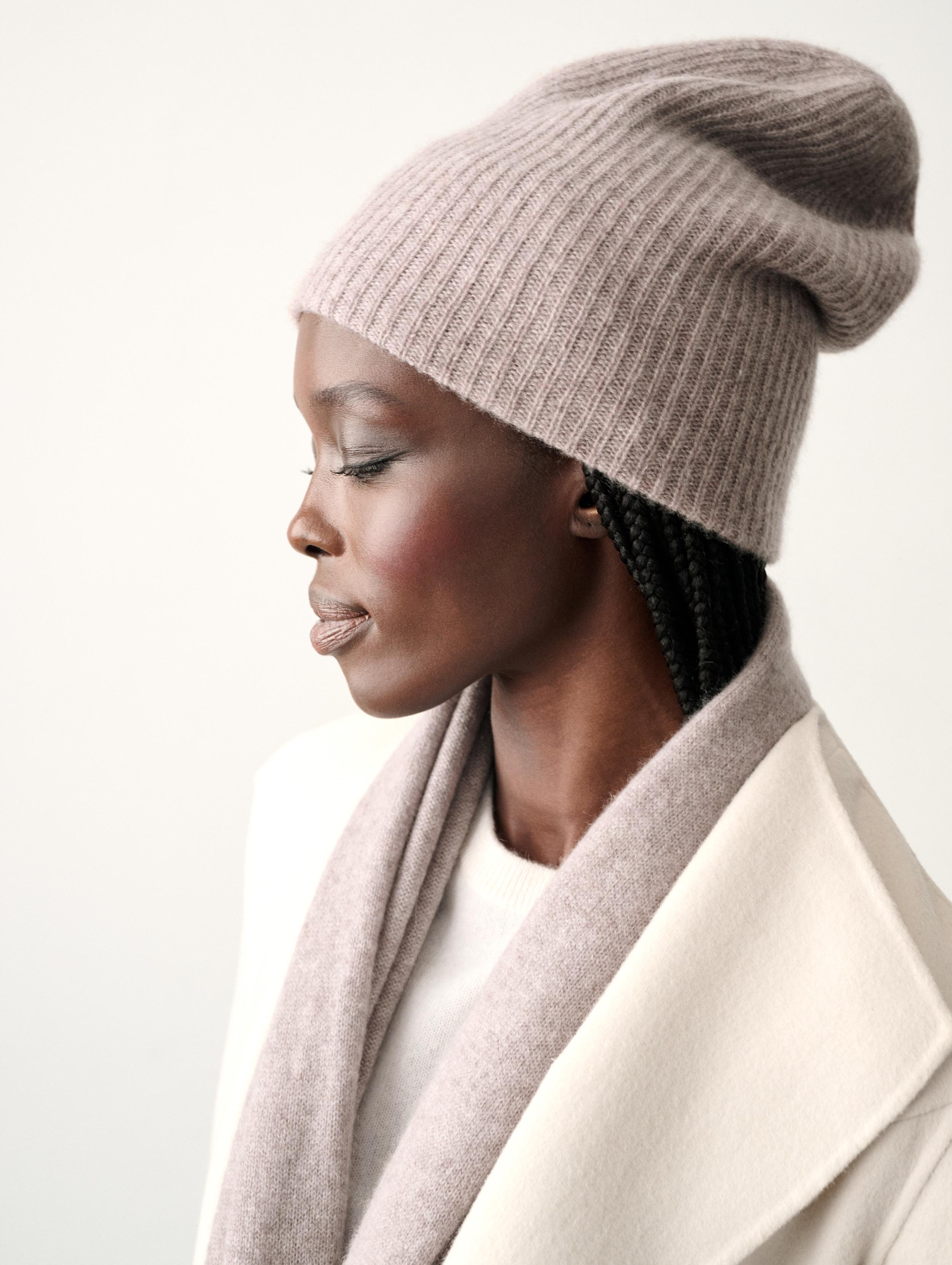 White + Warren | Cashmere Plush Rib Beanie | Black