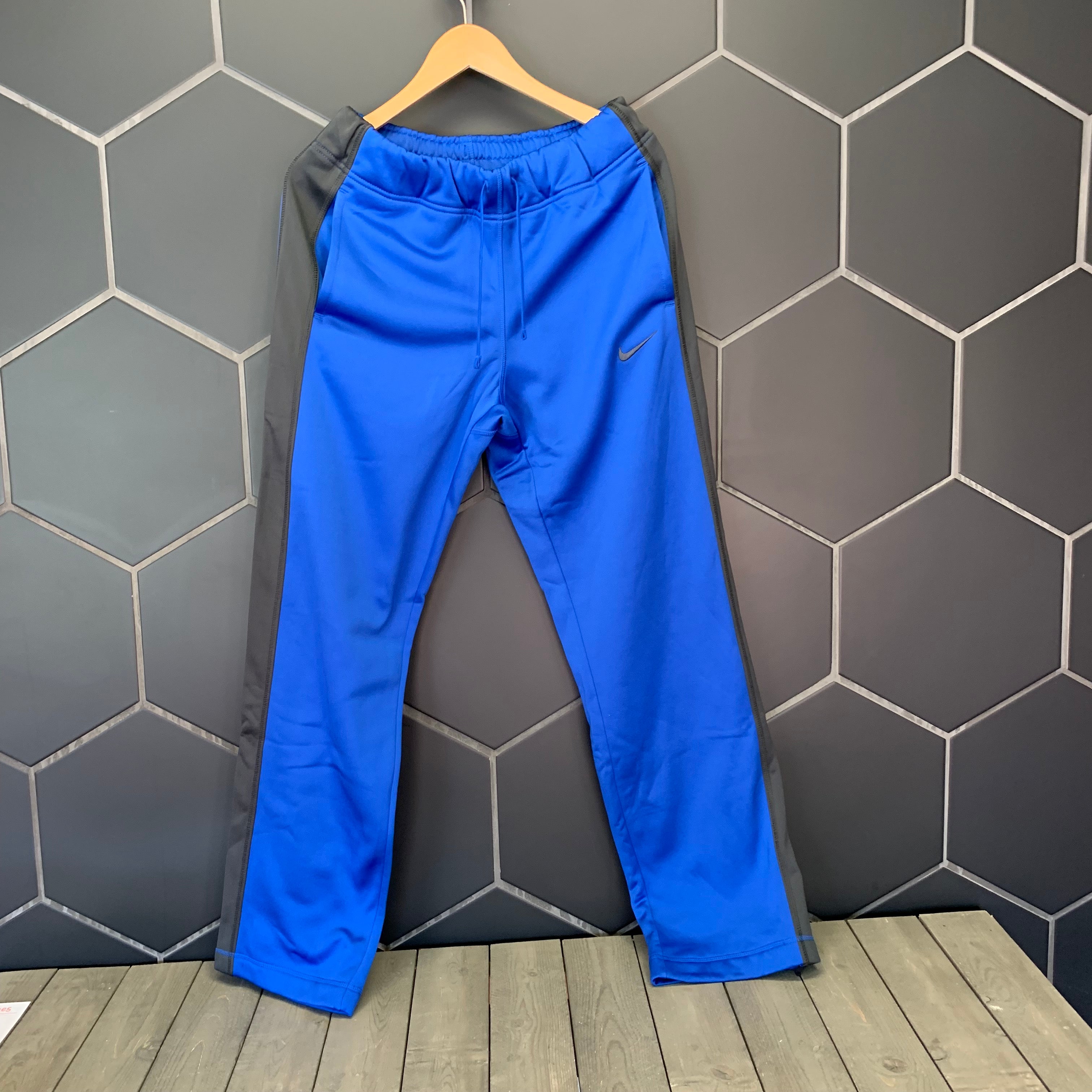 women's nike therma fit sweatpants