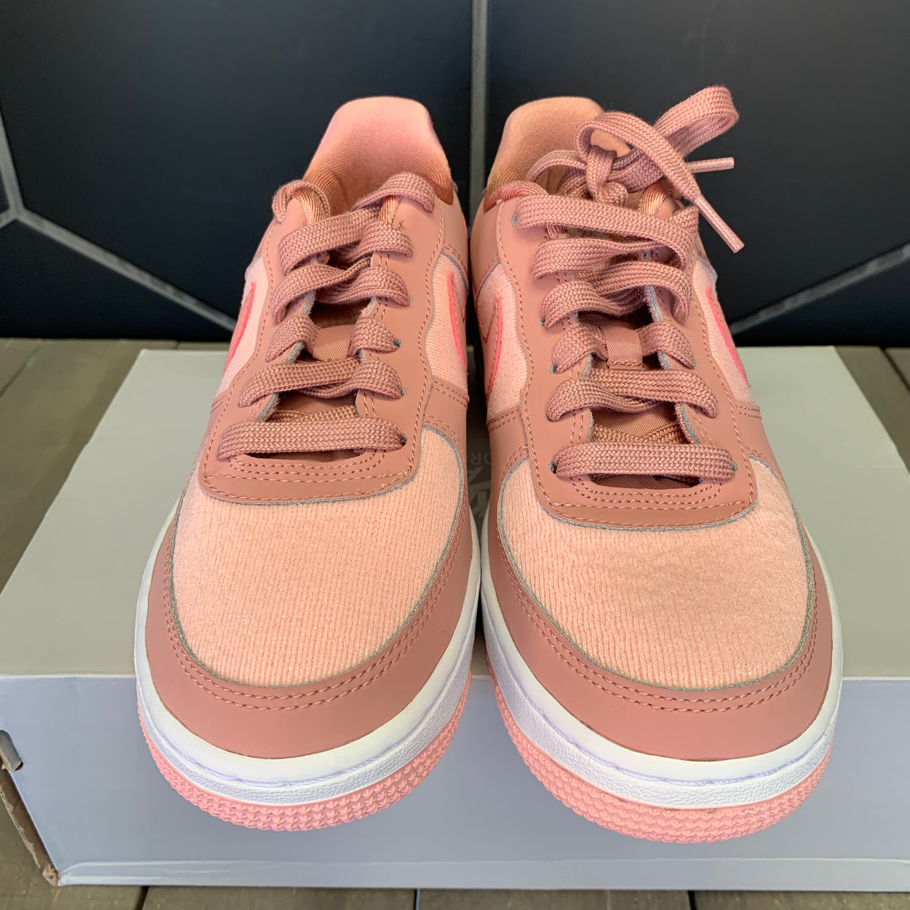 nike air force 1 lv8 rust pink