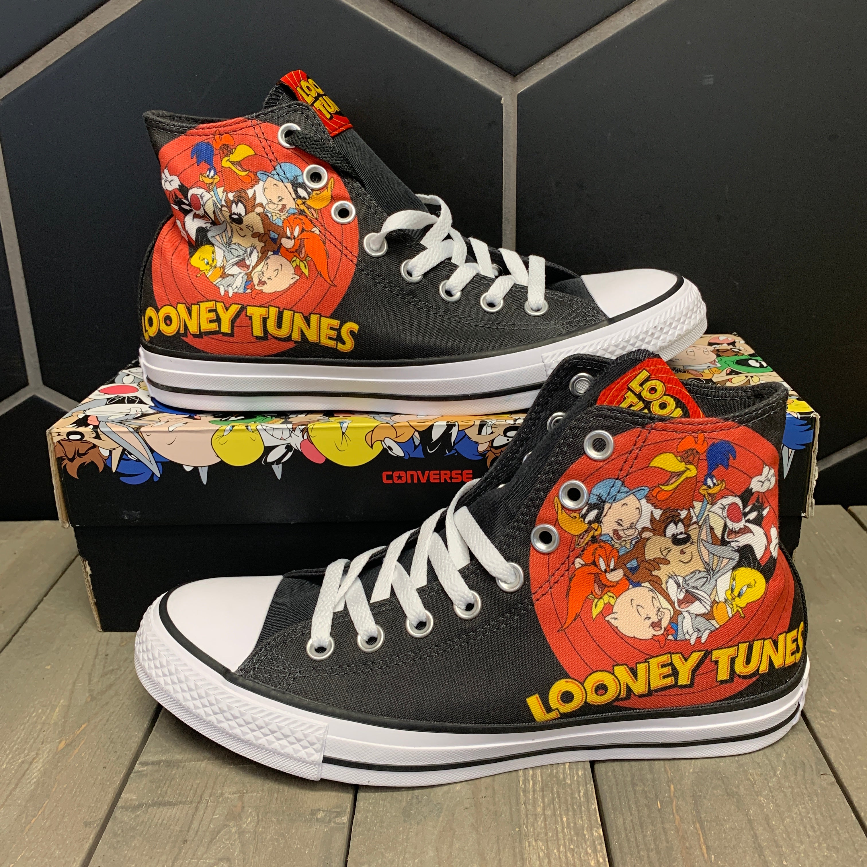 converse looney tunes shoes