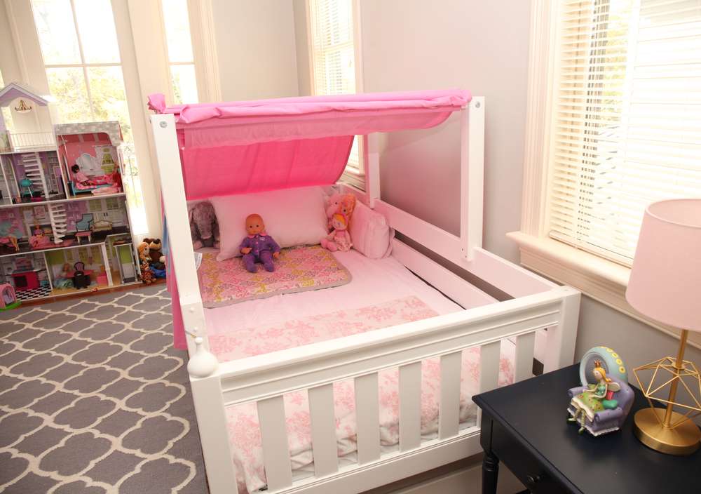 opening top of tent on toddler bed