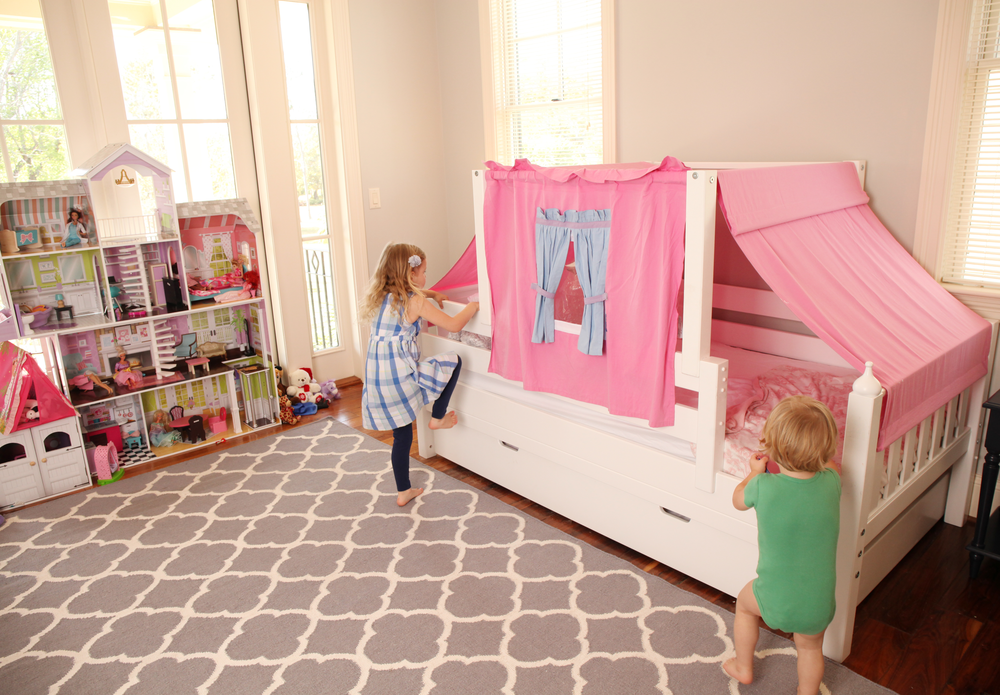 kids climbing in top tent bed