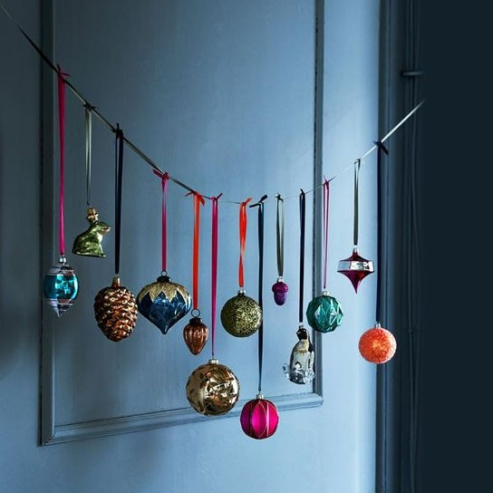 DIY Christmas bauble garland