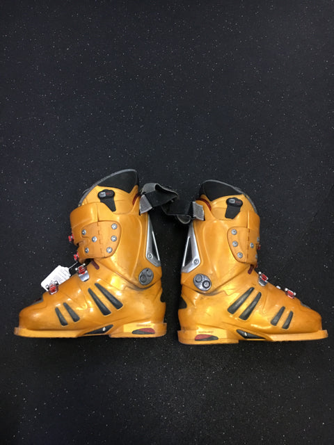 size 8.5 in ski boots