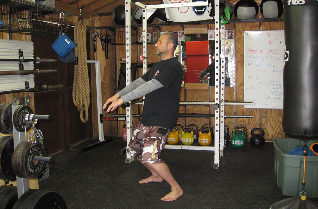 man squat incorrectly