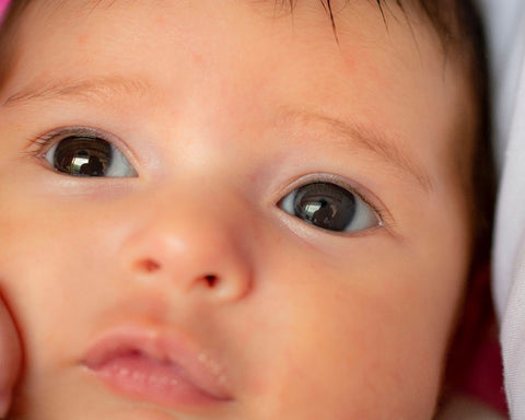 Babies' eyes change colors