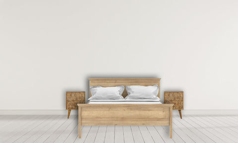Table de chevet à deux tiroirs fabriquée  en bois massi-bienaise