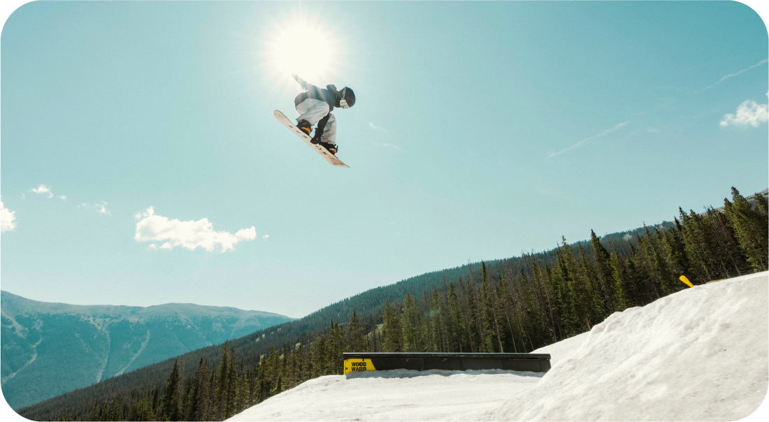 Patti Zhou snowboarding