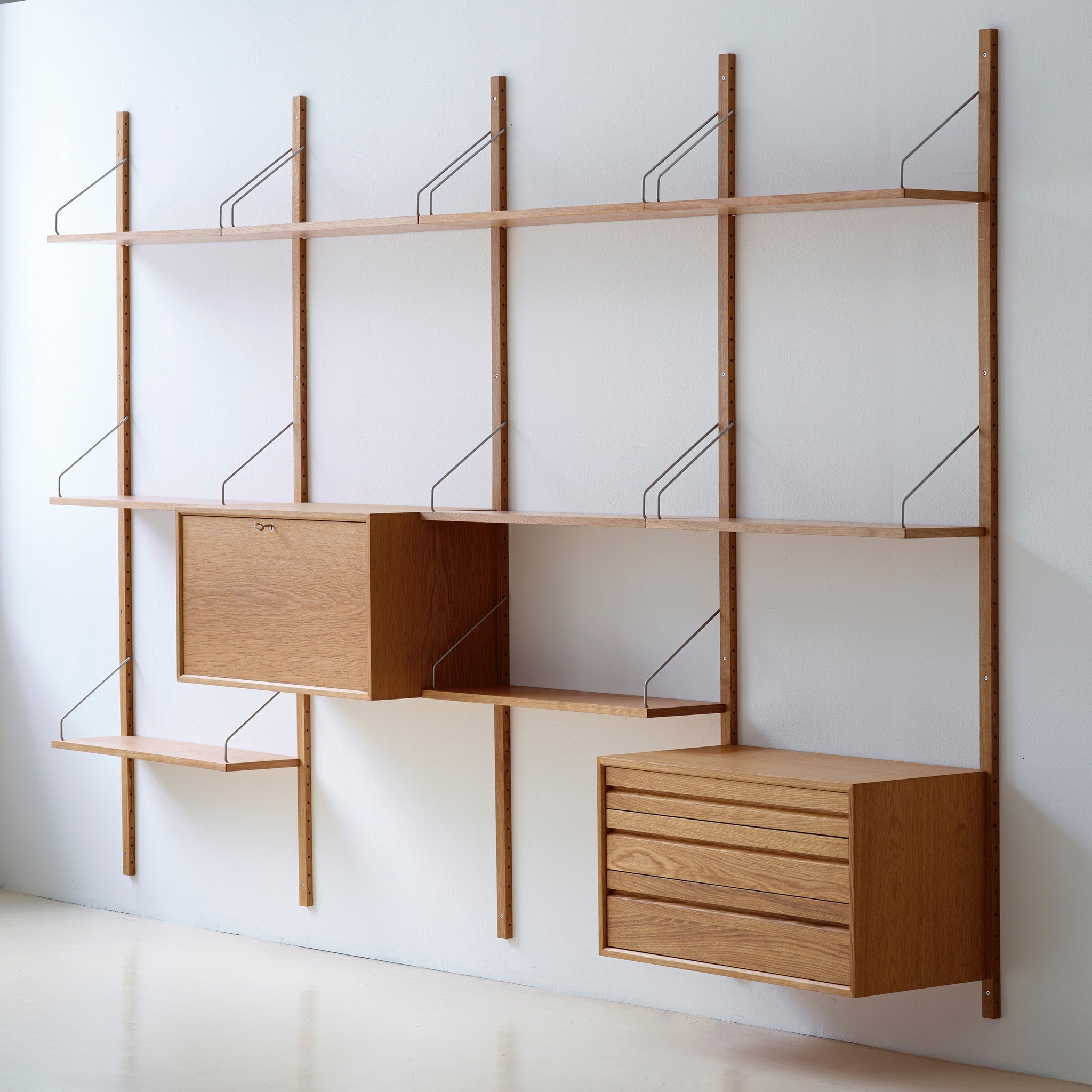 Royal System Shelving By Poul Cadovius Haus