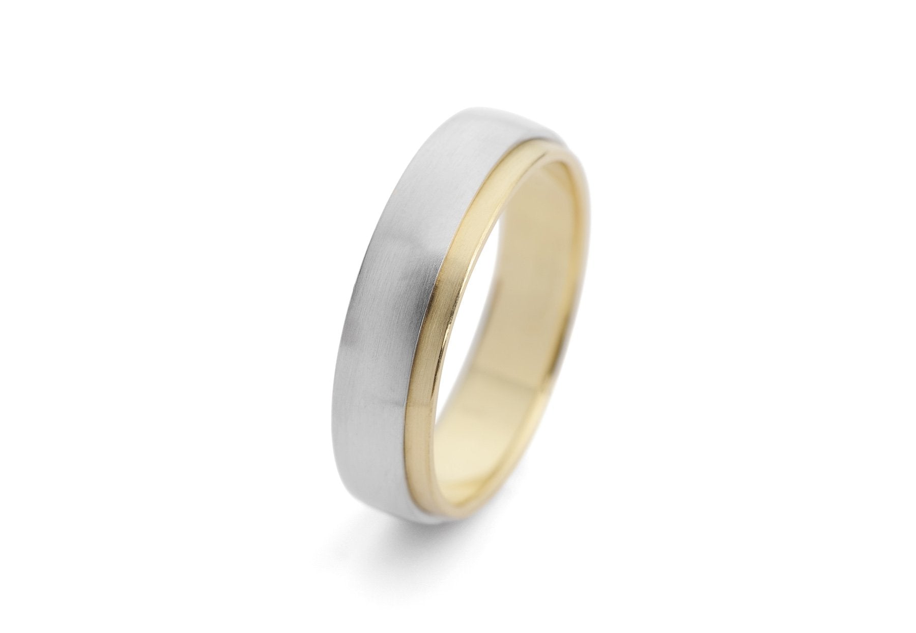 Sleeved men's mixed metal wedding band in 18 carat yellow gold and platinum