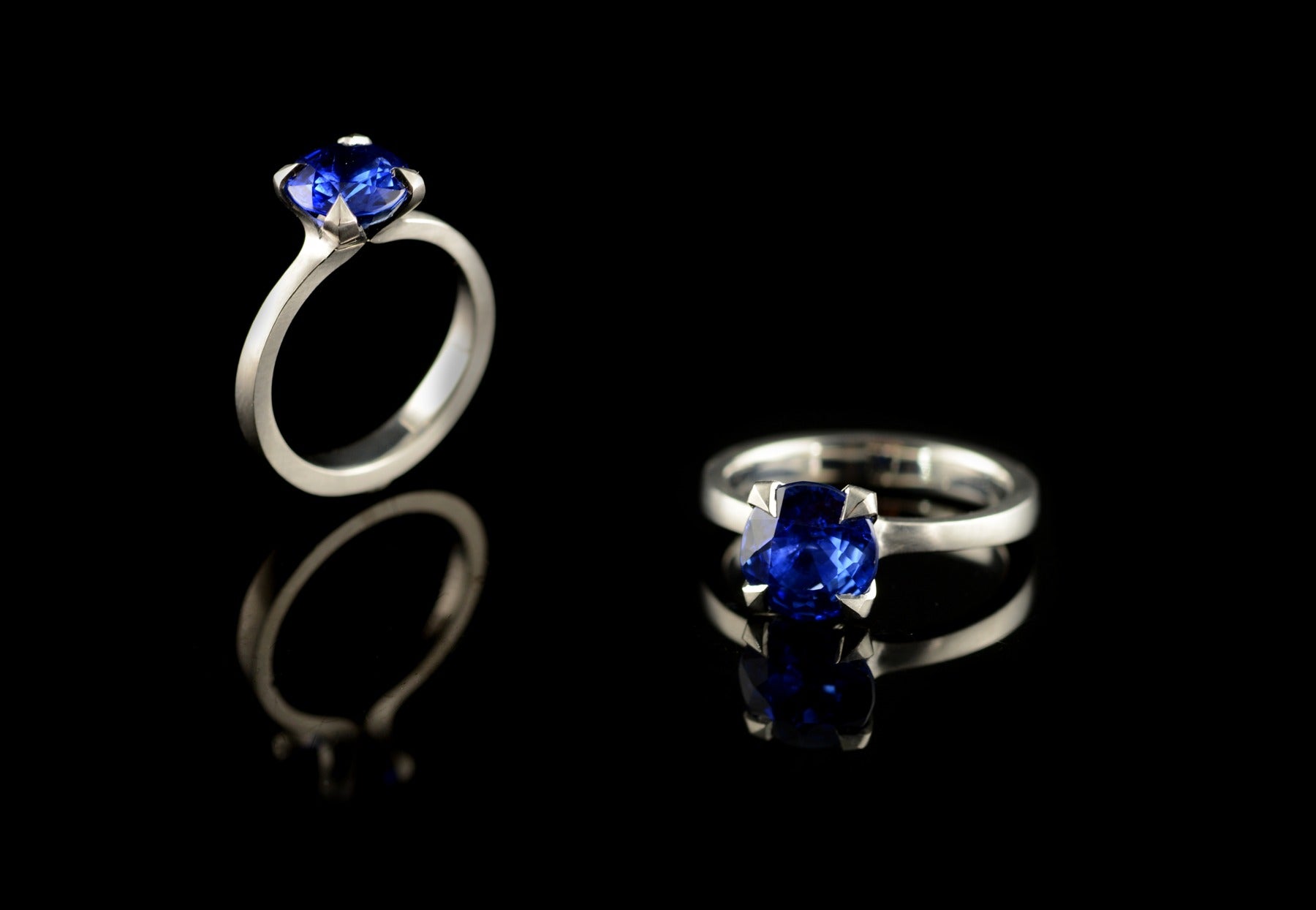 4-claw platinum and sapphire ring with pointed claws