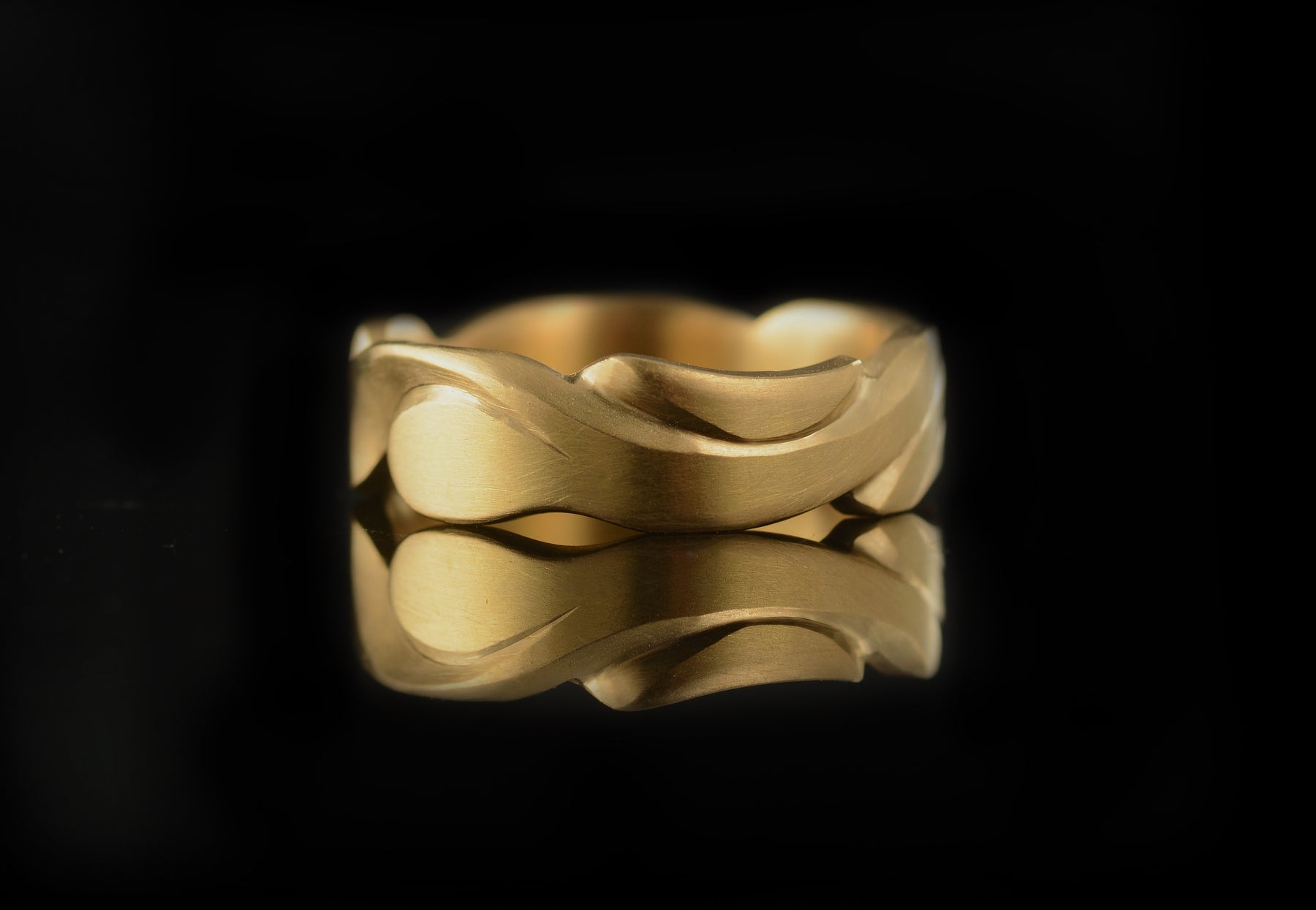 Hand carved and engraved gold men's pinky ring