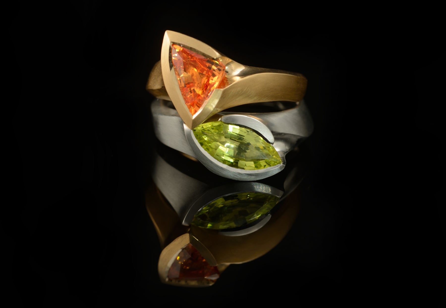 Chrysobery-and-mandarin-garnet-carve-rings