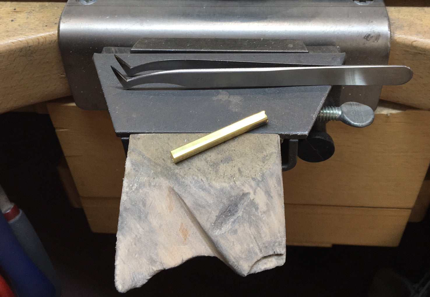 Making a hand forged gold ring from solid gold bar
