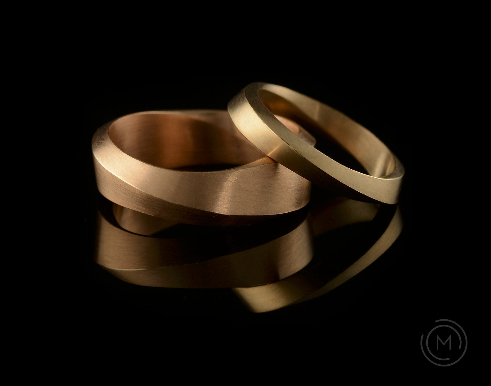 Unique rose gold Mobius wedding band for women