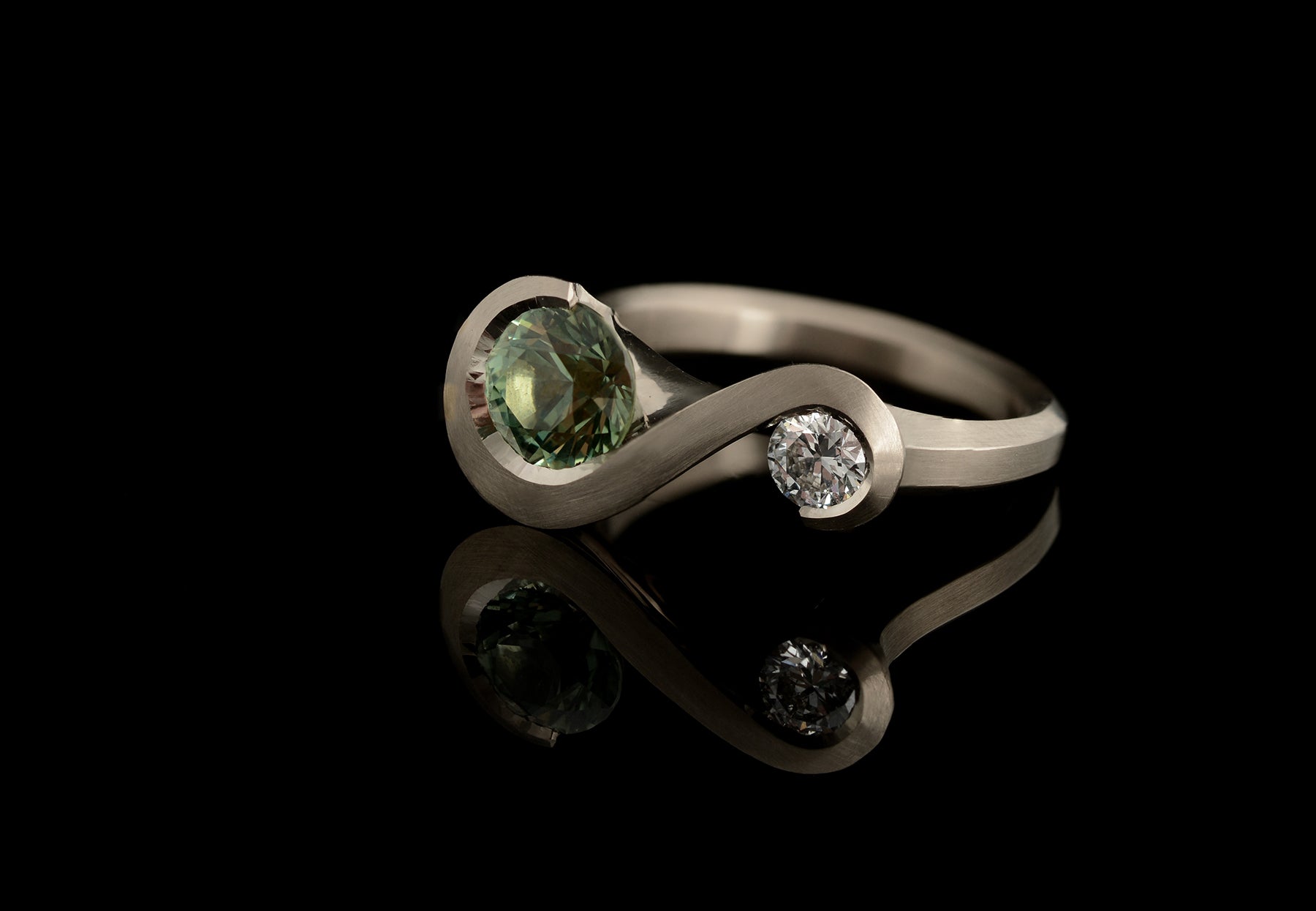 Arris carved white gold two-stone cocktail ring with round green sapphire white diamond