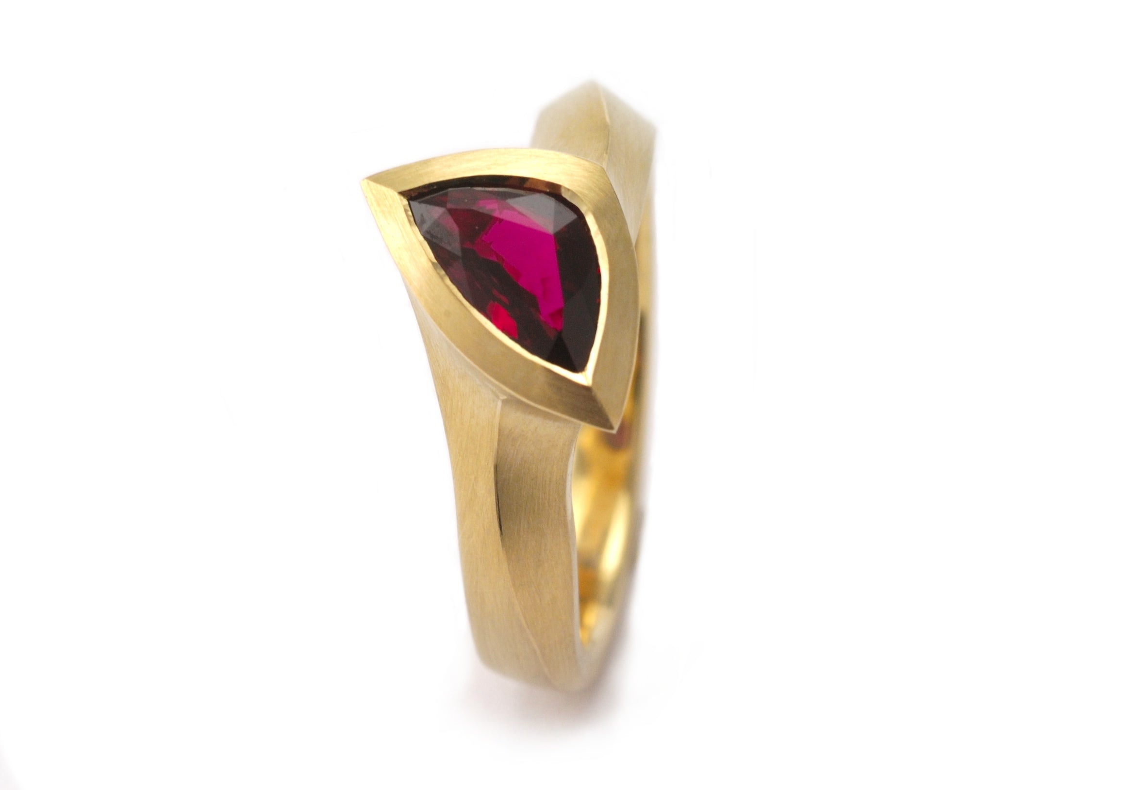 hand-carved-yellow-gold-and-ruby-ring