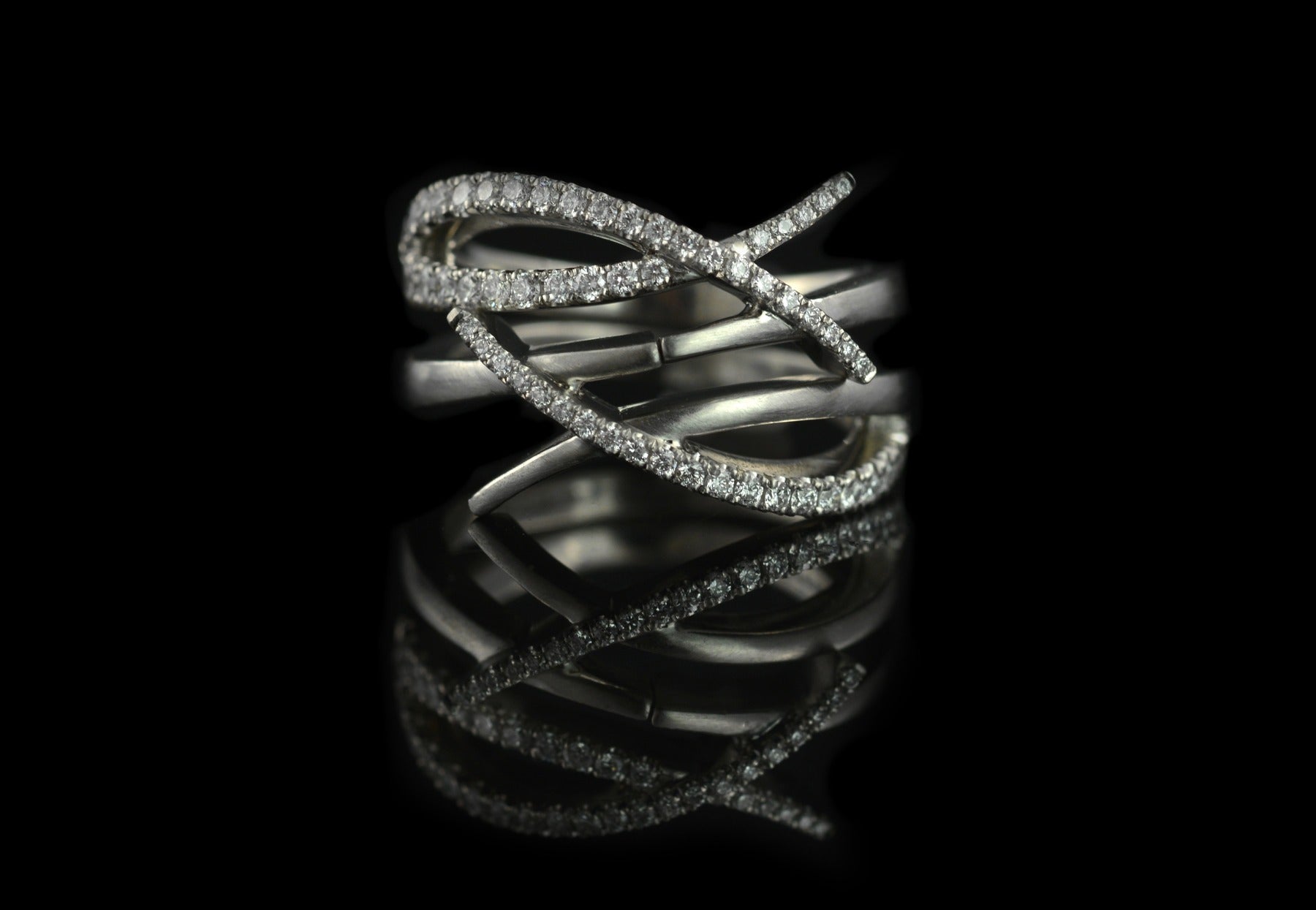 'Crossover' interlocking wedding and engagement ring set