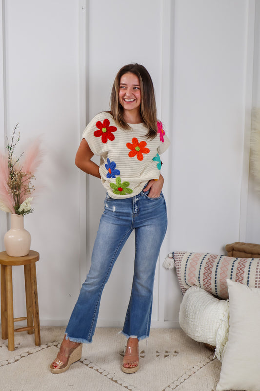 The Absolutely Best Ways To Wear Cropped Jeans  Cropped jeans outfit, Kick  flare jeans, Cropped flare jeans