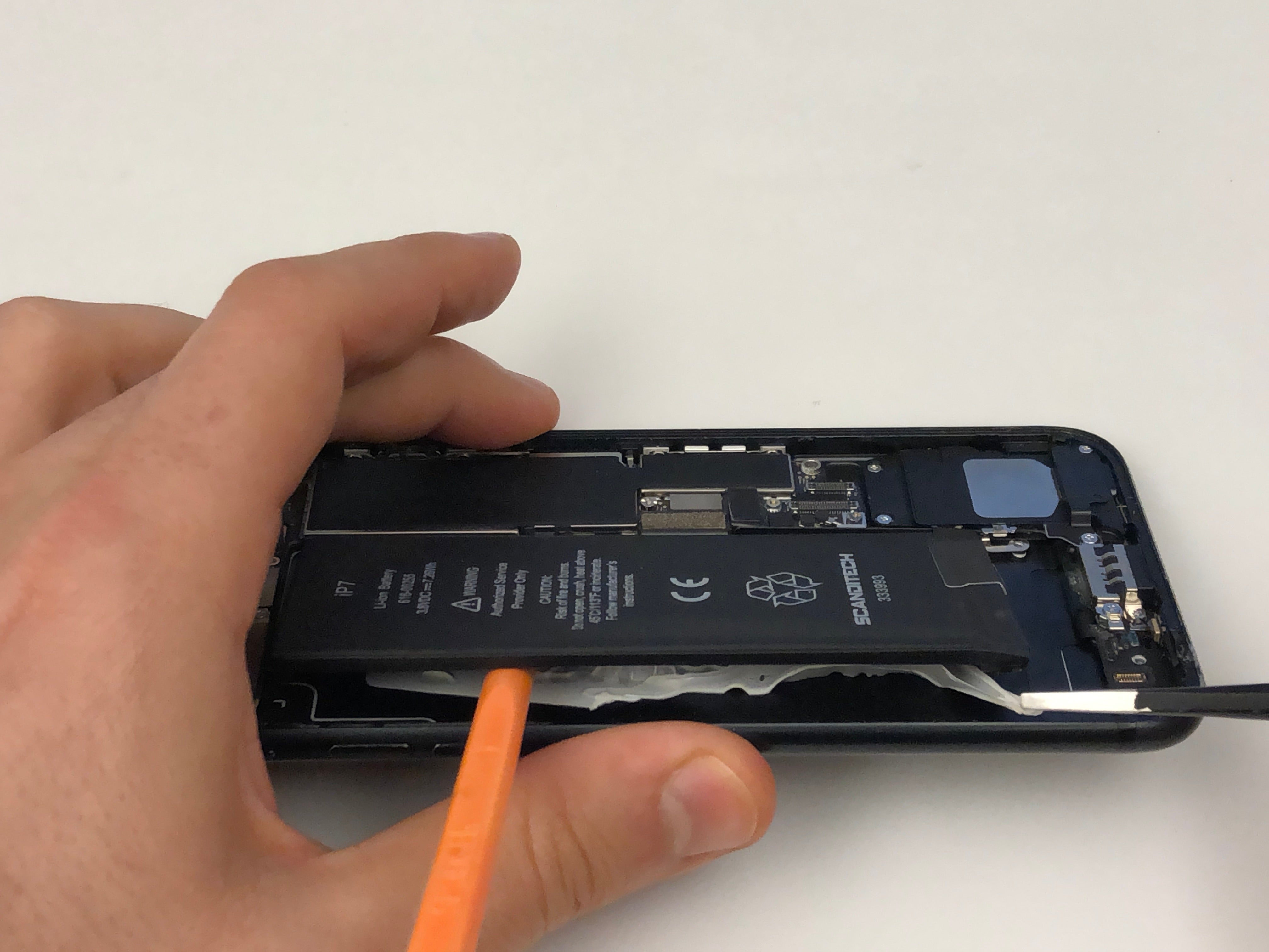 iPhone 7/7 Plus Battery Replacement - Removing the adhesives - 16