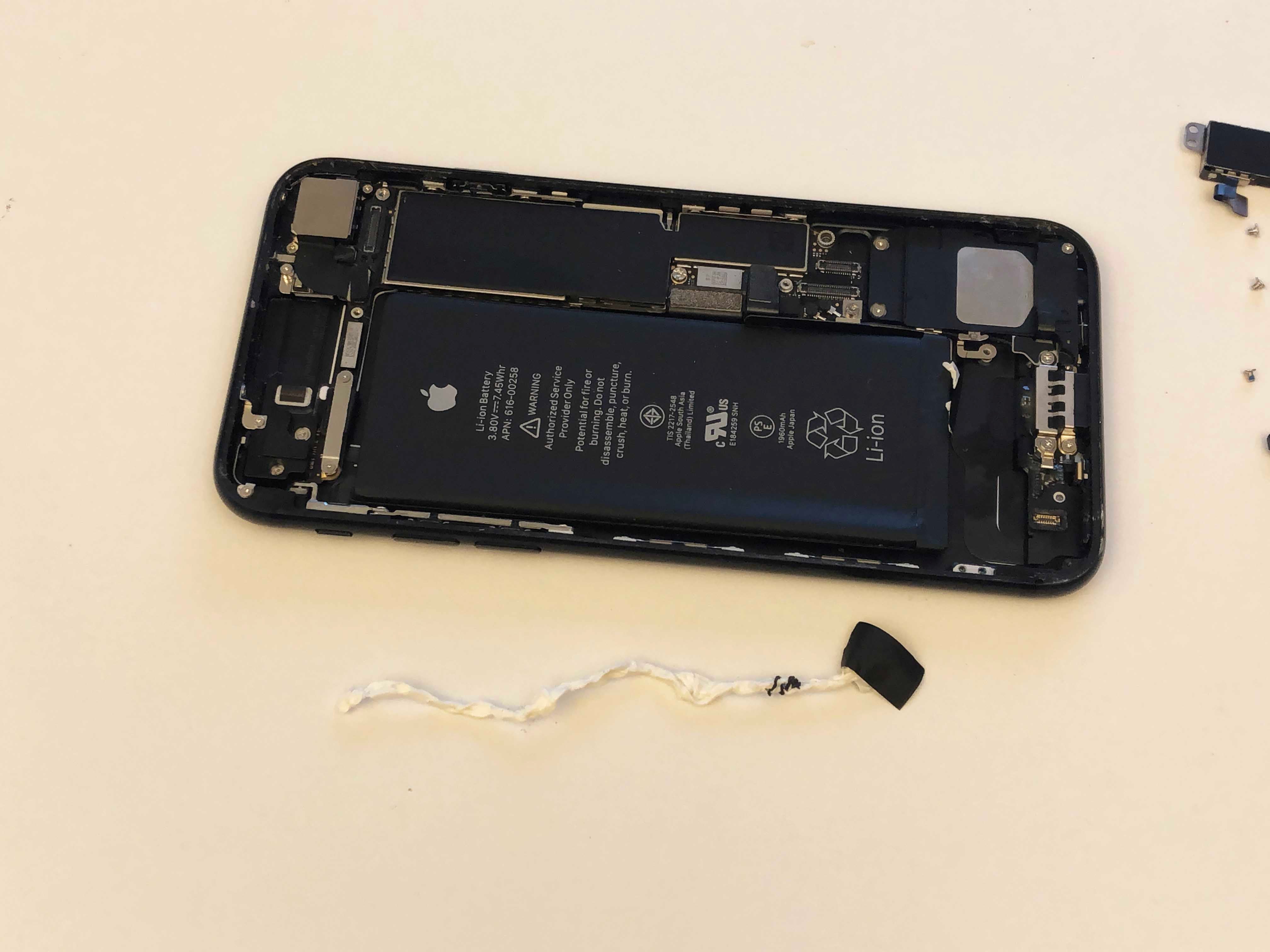 iPhone 7/7 Plus Battery Replacement - Removing the adhesives - 9