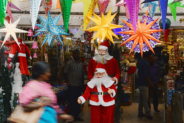 A parol shop at Christmas time in India | Love to Sing