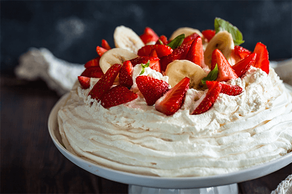 Pavlova, a New Zealand favorite at Christmas time | Love to Sing