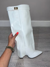 Load image into Gallery viewer, Ivey folded lock detail boots - white