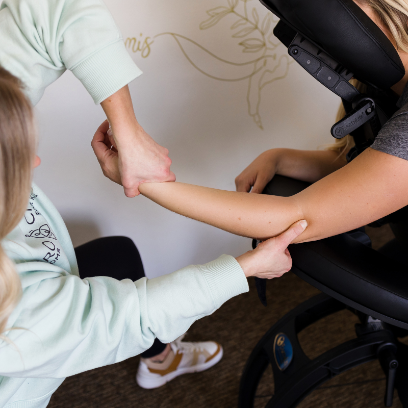 How to sit in office chair during pregnancy