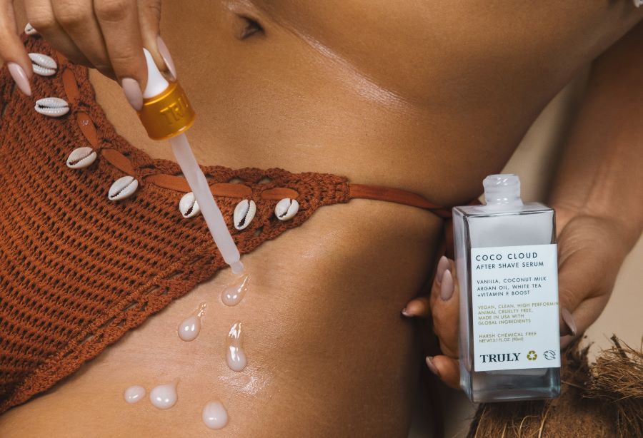 does coconut oil help sunburn | model applying serum to skin