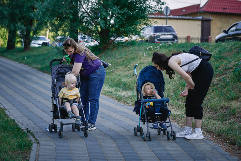 Image of mums of newborns with a pram from Unsplash