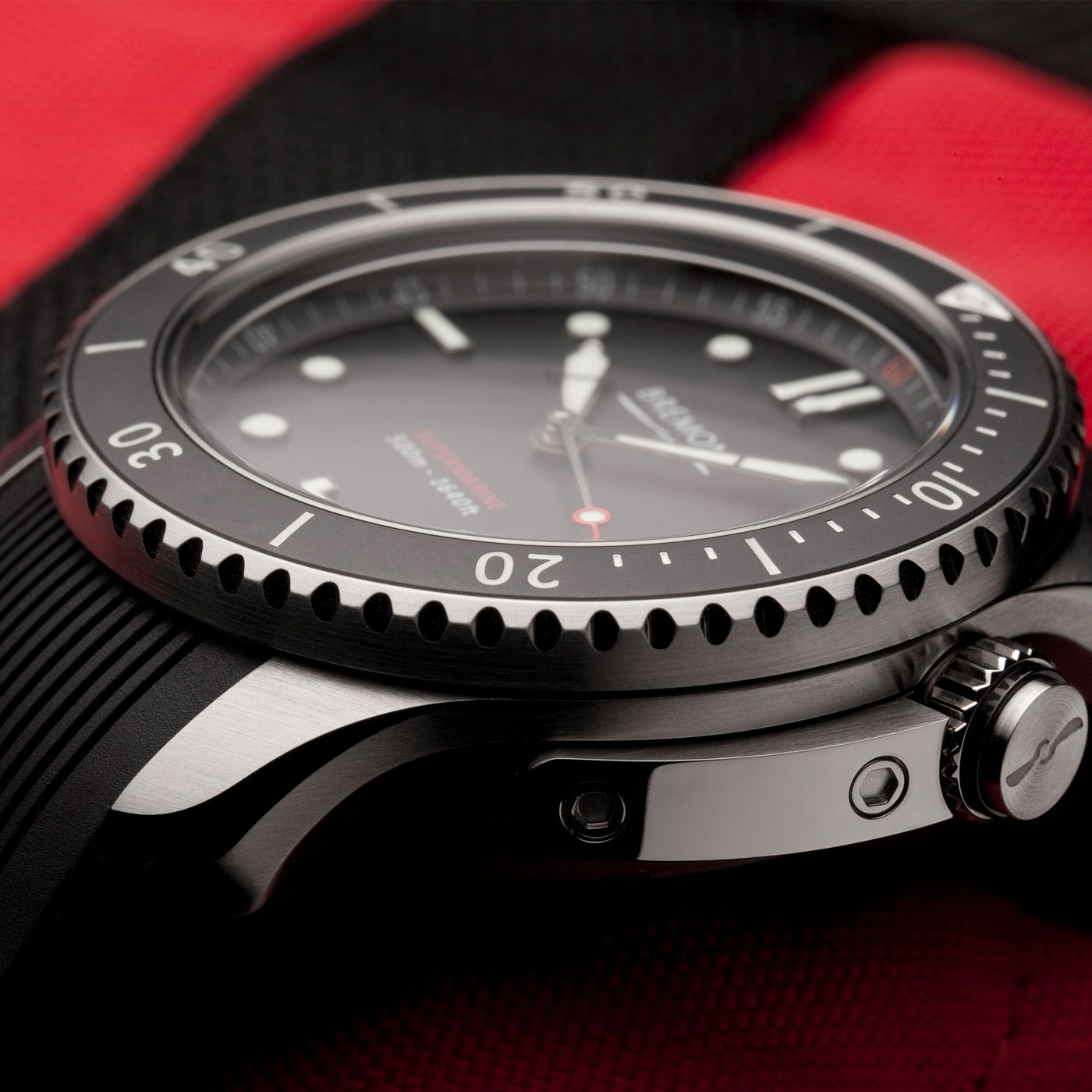 Bremont_S500_Black_Lifestyle_1_1400x1400.jpg