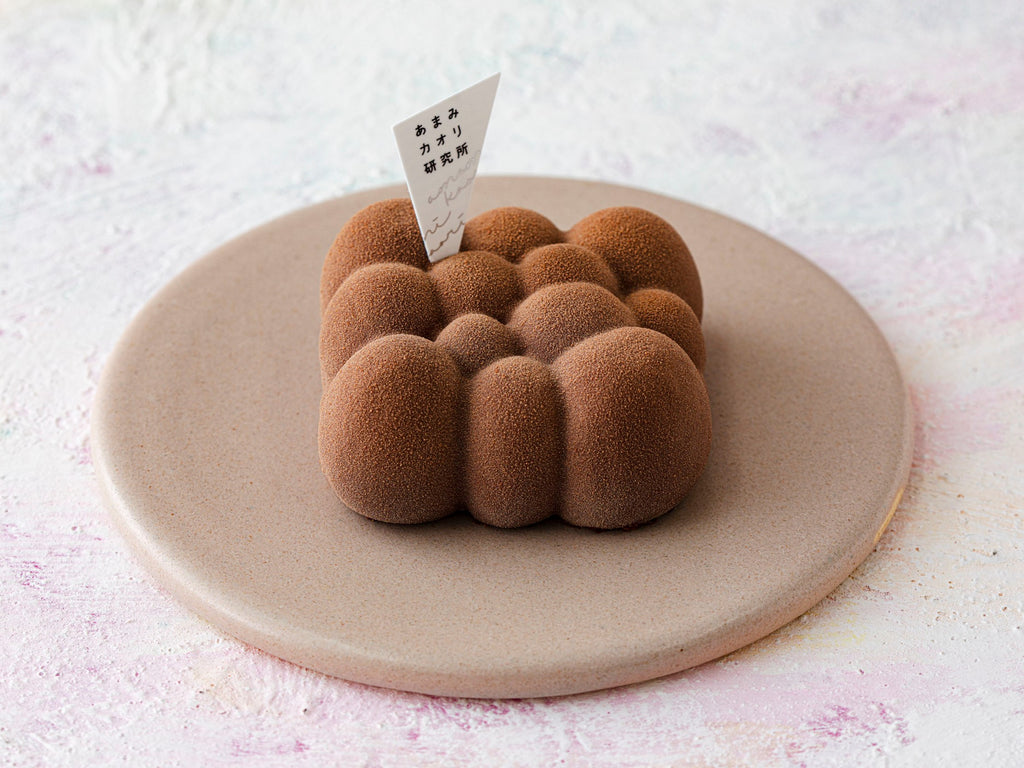 A Moko chocolate cake, of chocolate cream, soft and fluffy vanilla bavarois and a crispy chocolate sablé made by Amami Kaori Laboratory in Grandsta, Tokyo. Image courtesy of Amami Kaori via PR Times