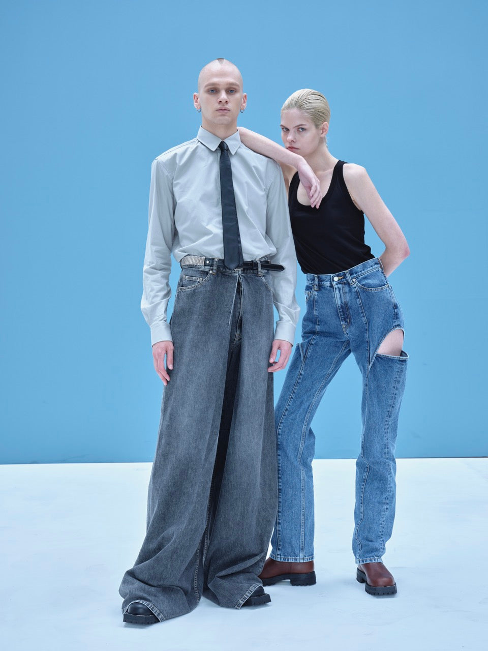 くつろぎカフェタイム 23ss サリバン Washed Denim Super Wide Pants