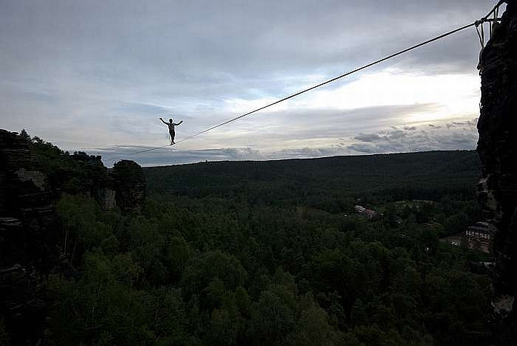 Sending the Master of the Universe Highline in Ostrov
