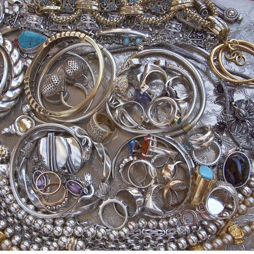 HOW TO KEEP YOUR SILVER JEWELRY LOOKING SHINY