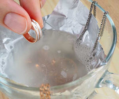 baking soda and foil for jewelry cleaning