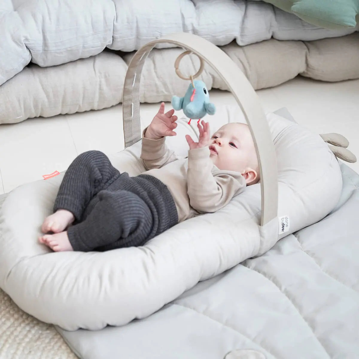 Cozy nest - Confetti - Sand - shop our OEKO-TEX® certified baby nest – Done  by Deer