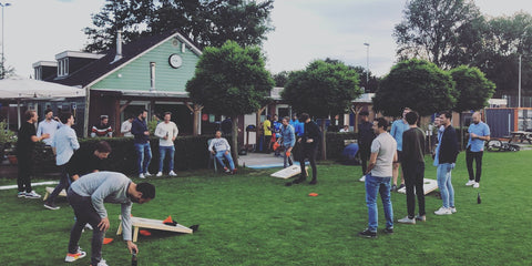 En Cornhole turnering i fodboldklubben