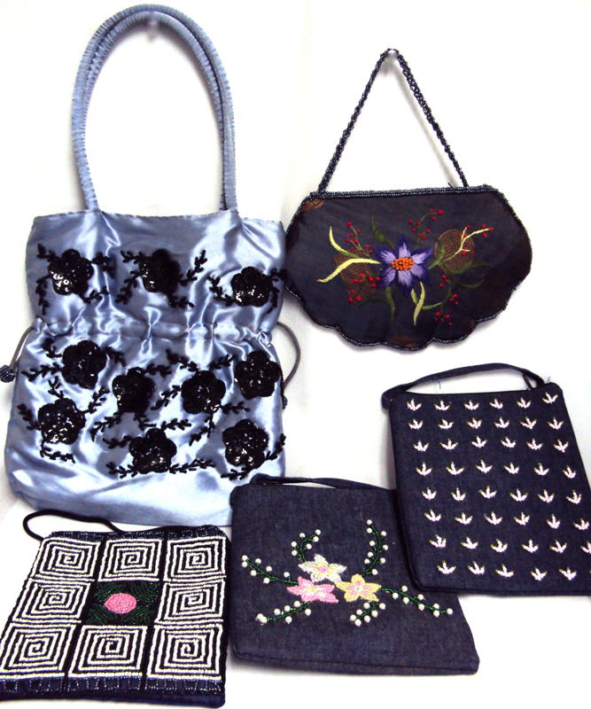PURSES ASSORTED . WHOLESALE LOT OF 380.