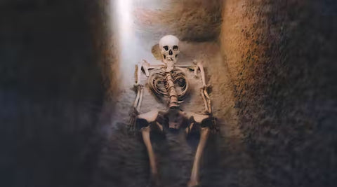 Open casket after 10 years - skeleton in the casket