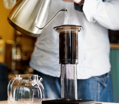 Aeropress pouring into Inverted chamber
