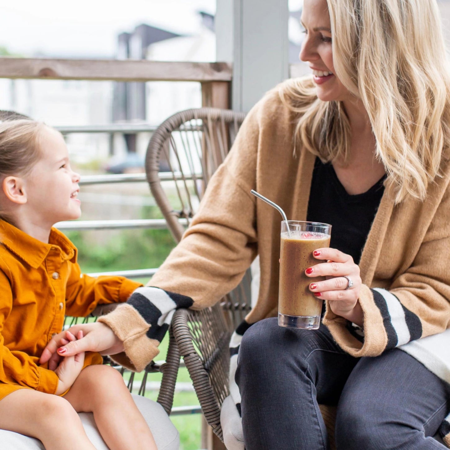 mother with her daughter drinking a smoothie