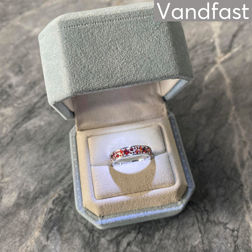 Se ANNEBRAUNER Sparkling Ring Rød - 48 hos ANNEBRAUNER