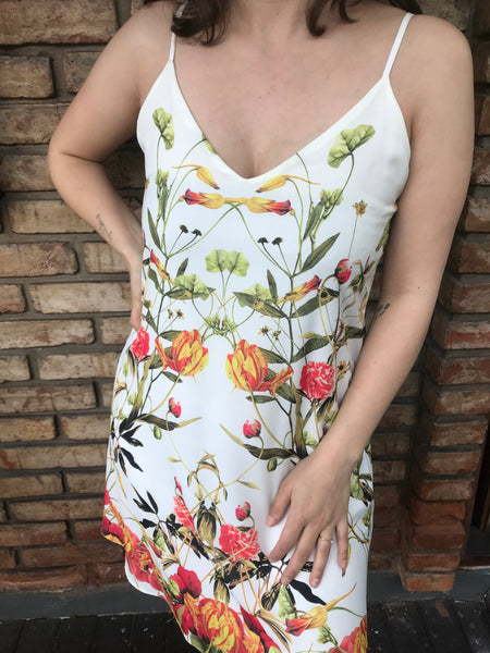 vestido florido branco