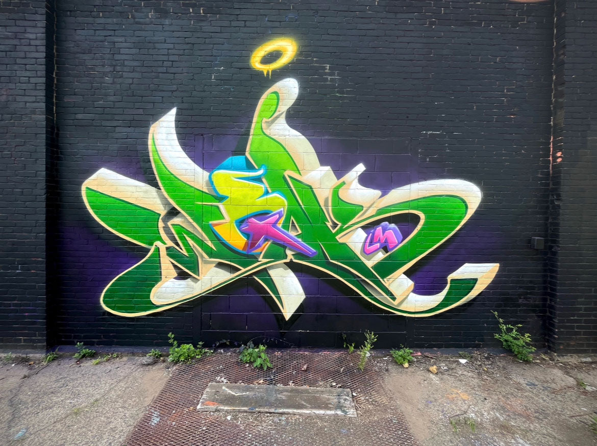 Woak Una pieza de graffiti con letras de estilo salvaje