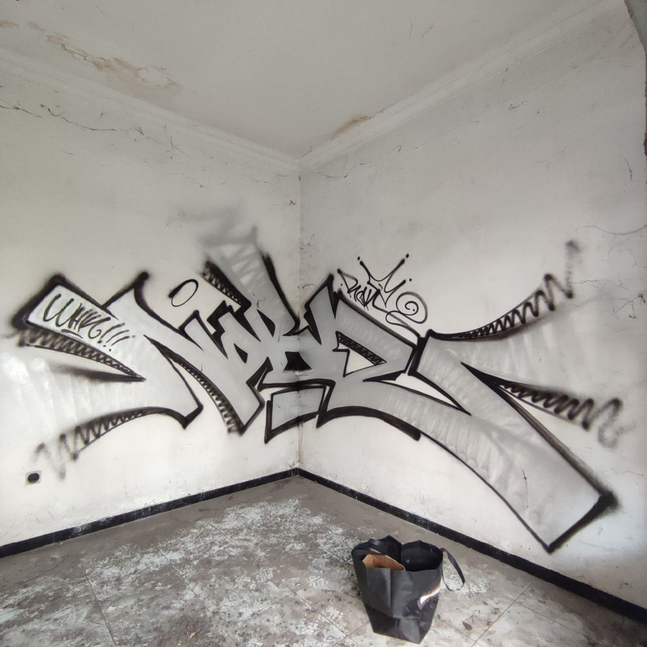 silbernes Graffiti-Stück von Nobzero