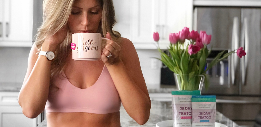 Model drinking SkinnyMint 28 Day Teatox.