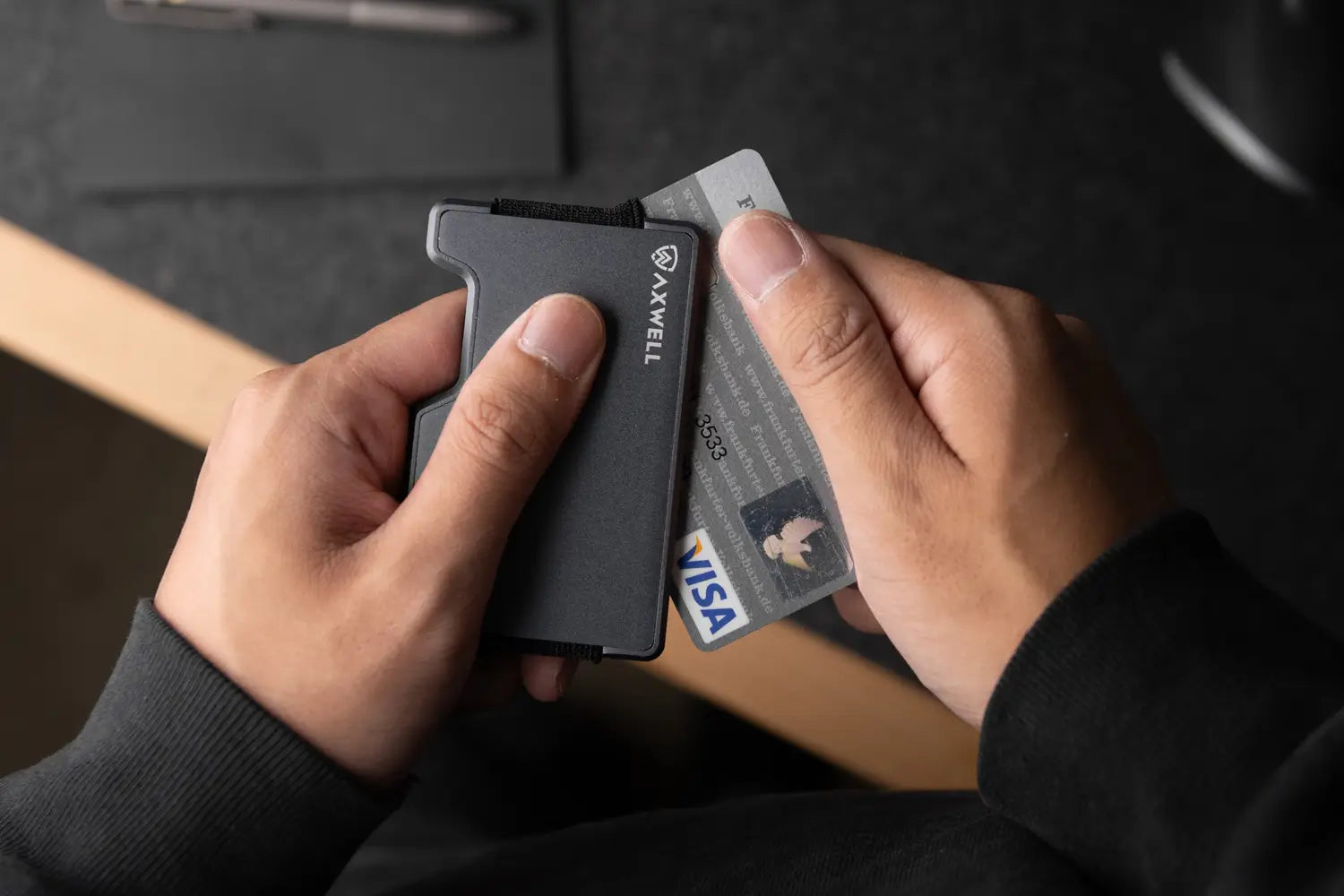 What Are RFID-Blocking Wallets & How Does RFID Work?