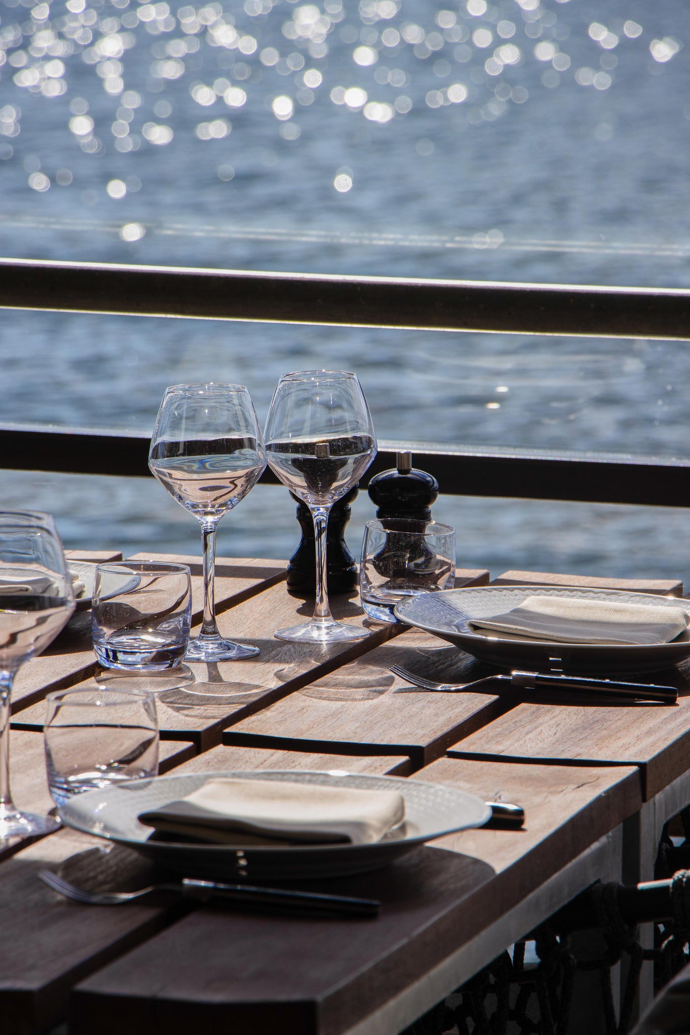 Table setting, Two win glass with water view in the background, watergloos